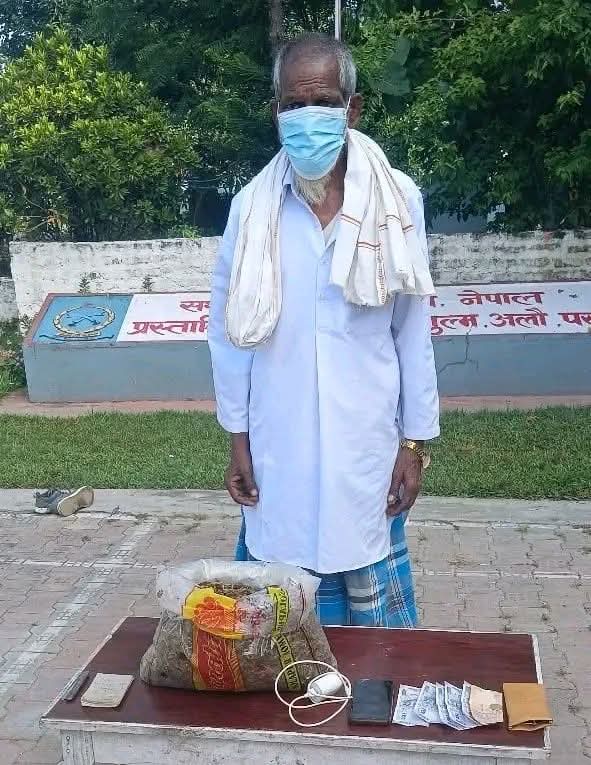 वीरगंज–१७ अलौमा १ किलो ९८५ ग्राम गाँजासहित एक व्यक्ति पक्राउ