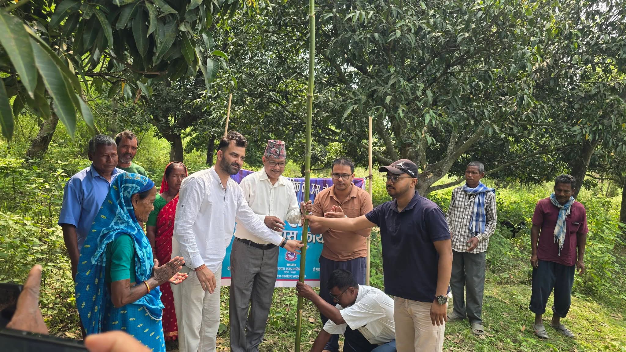 लहान–१५ मा संरक्षण परियोजनाअन्तर्गत पोखरी निर्माणको लागि शिलान्यास