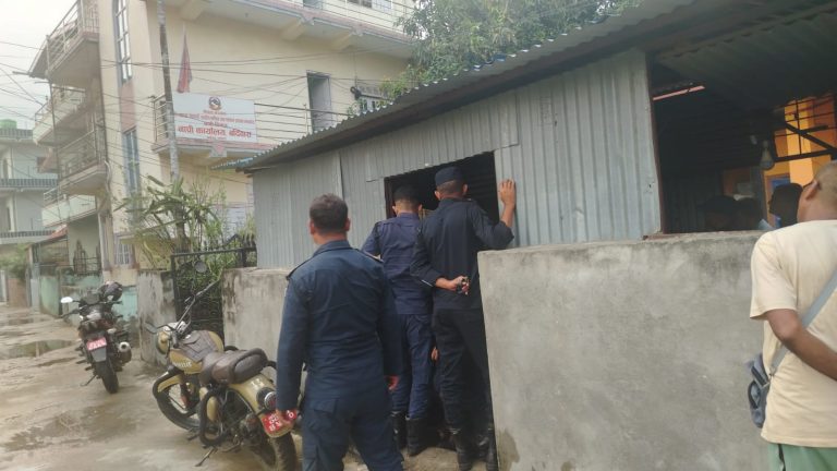 महोत्तरीबाट नापी सर्भेक्षक एक लाख घुससहित पक्राउ